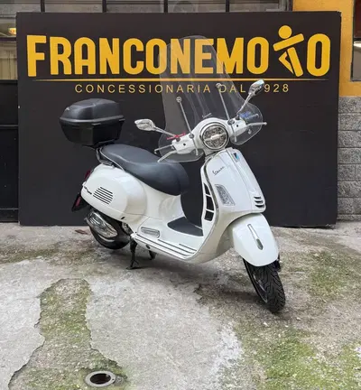 Vespa GTS 300 (2023 - 24) usata