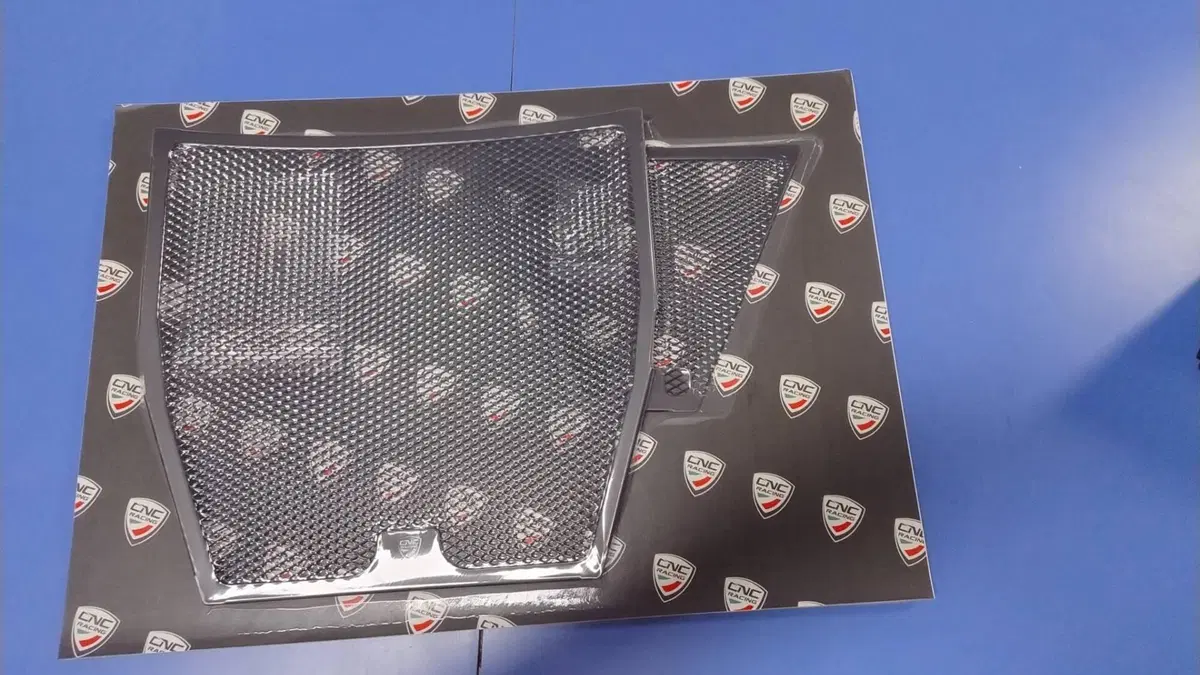 GRIGLIA RADIATORE PANIGALE V4 2024 Cnc Racing (2)