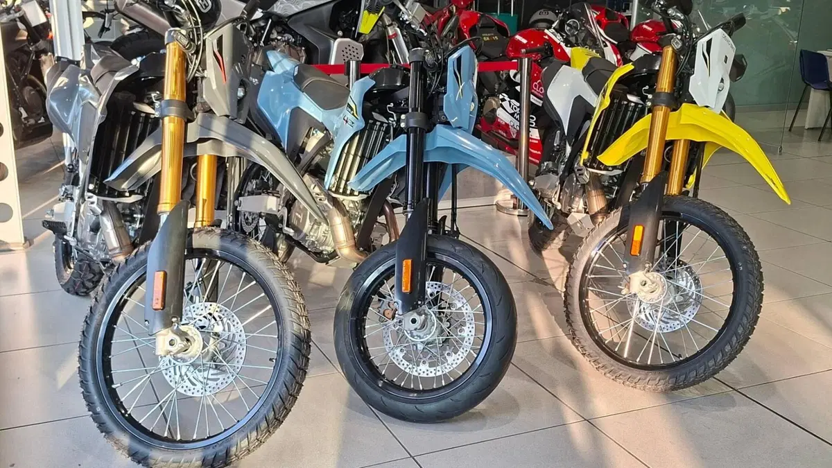 Suzuki DR-Z4S (2025 - 26) (2)