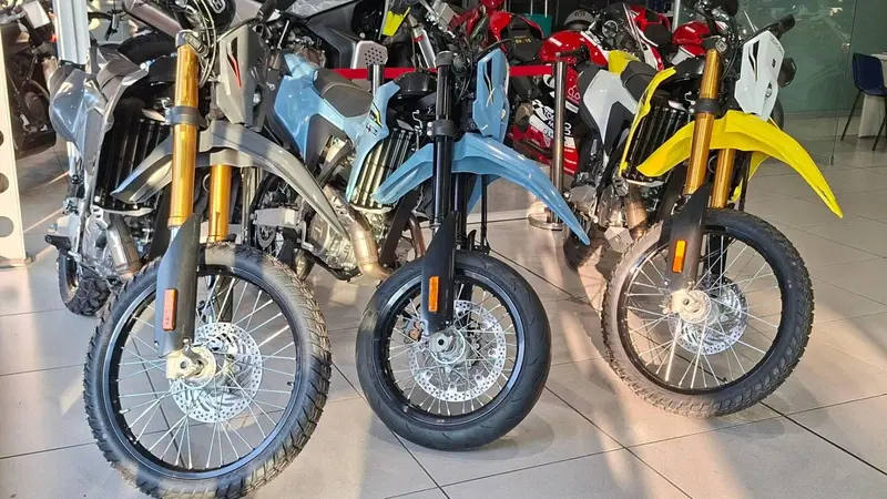 Suzuki DR-Z4S (2025 - 26) (2)