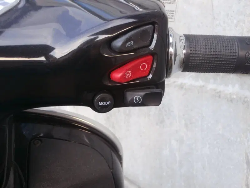 Vespa GTS 300 (2017 - 18) (14)
