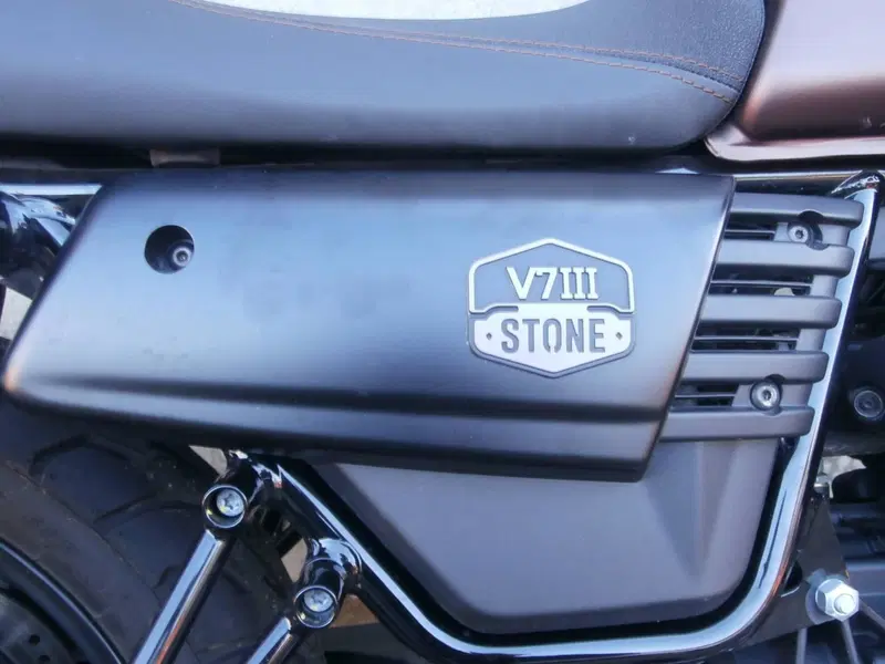 Moto Guzzi V7 III Stone Night Pack (2019 - 20) (10)