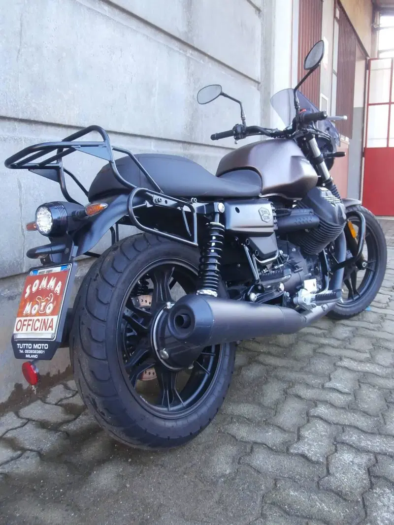 Moto Guzzi V7 III Stone Night Pack (2019 - 20) (4)
