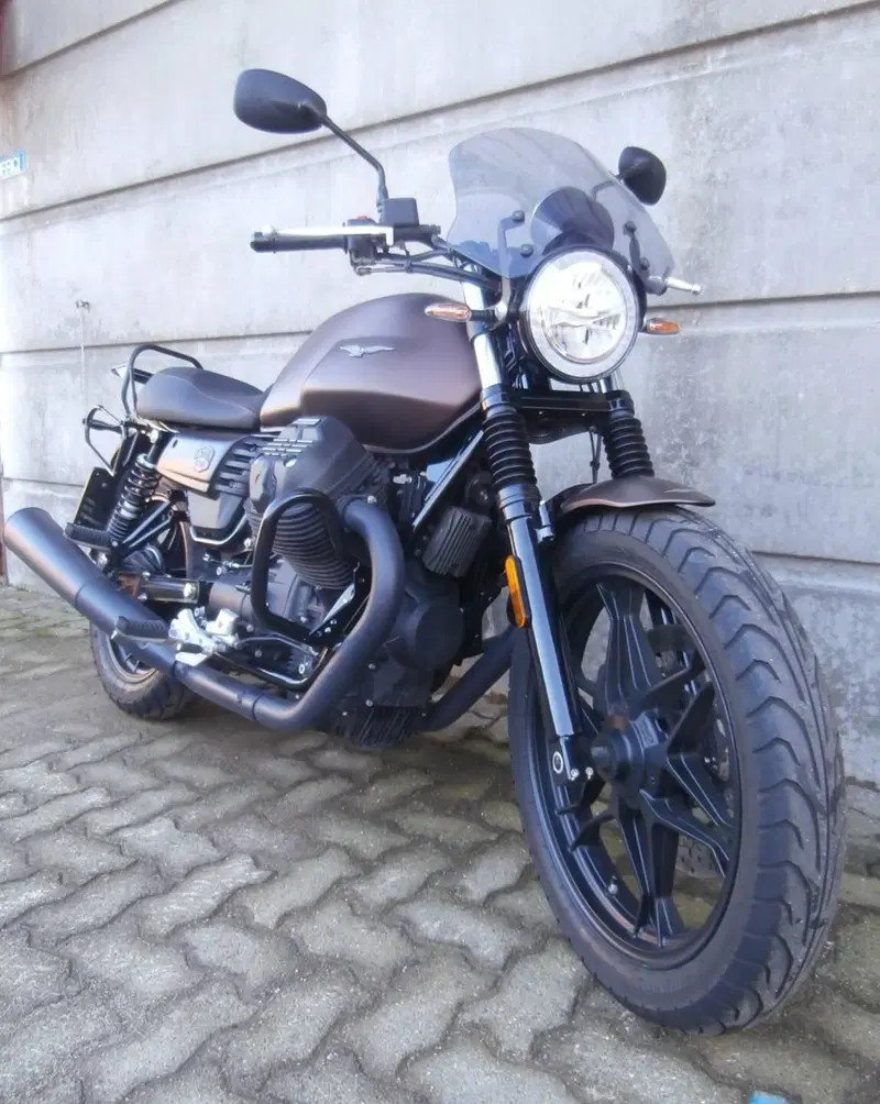 Moto Guzzi V7 III Stone Night Pack (2019 - 20) (2)