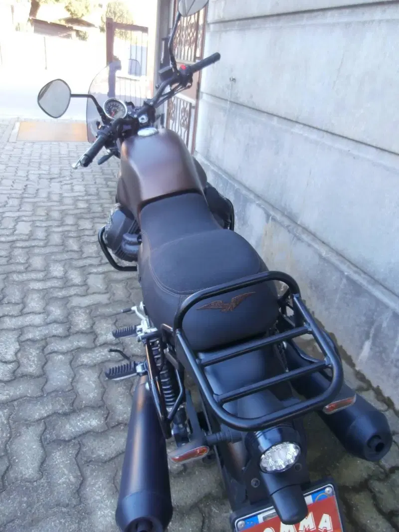 Moto Guzzi V7 III Stone Night Pack (2019 - 20) (9)