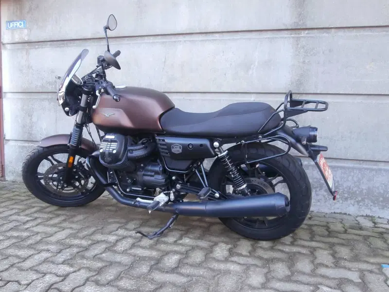 Moto Guzzi V7 III Stone Night Pack (2019 - 20) (3)