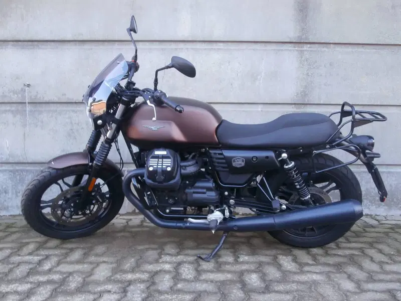 Moto Guzzi V7 III Stone Night Pack (2019 - 20) (6)