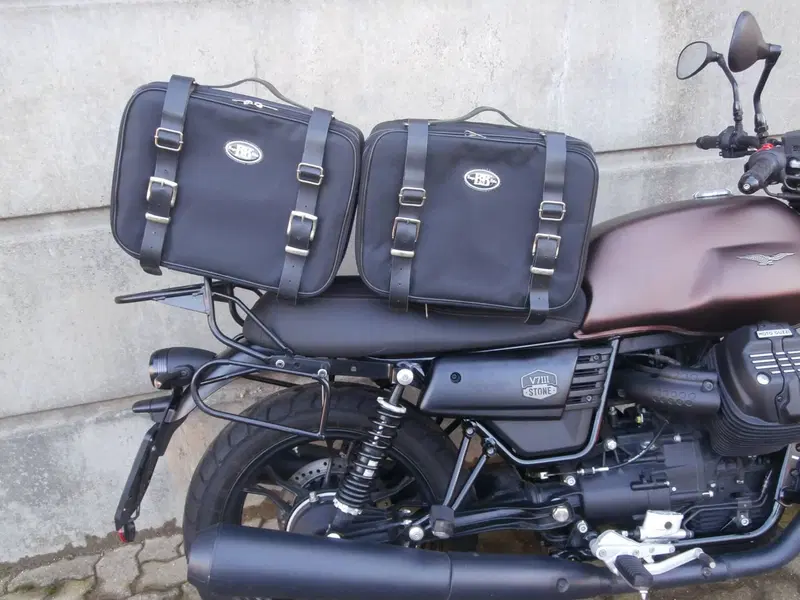 Moto Guzzi V7 III Stone Night Pack (2019 - 20) (16)