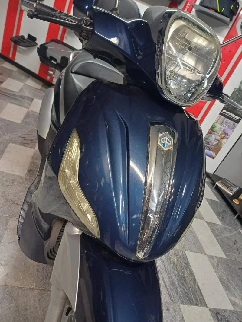 Piaggio Beverly 300 i.e. (2010 - 16)