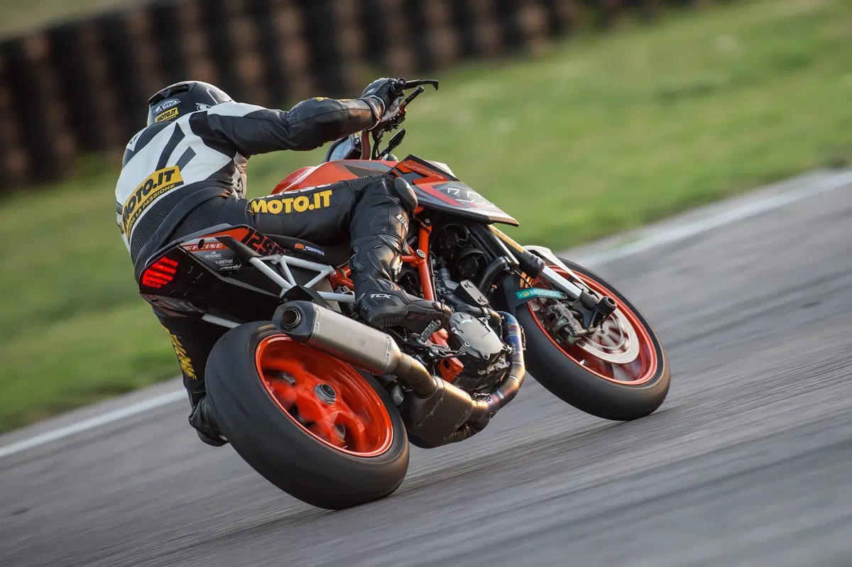 KTM 1290 SuperDuke R Special Powerparts  (2)