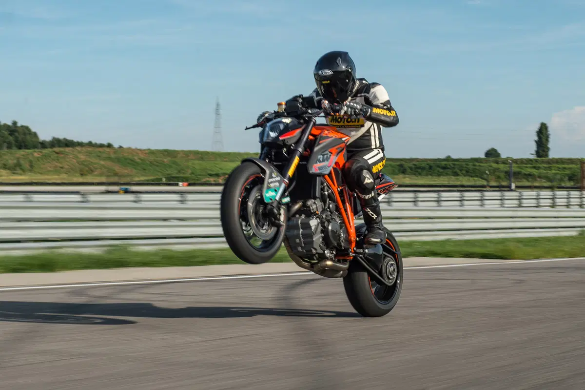 KTM 1290 SuperDuke R Special Powerparts  (3)