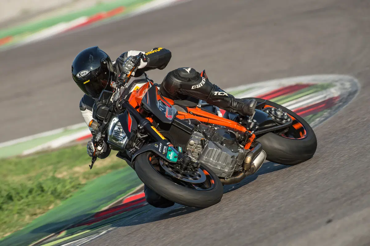 KTM 1290 SuperDuke R Special Powerparts  (6)