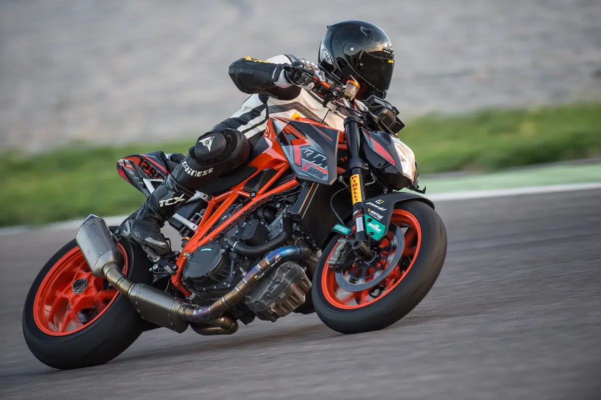 KTM 1290 SuperDuke R Special Powerparts  (7)