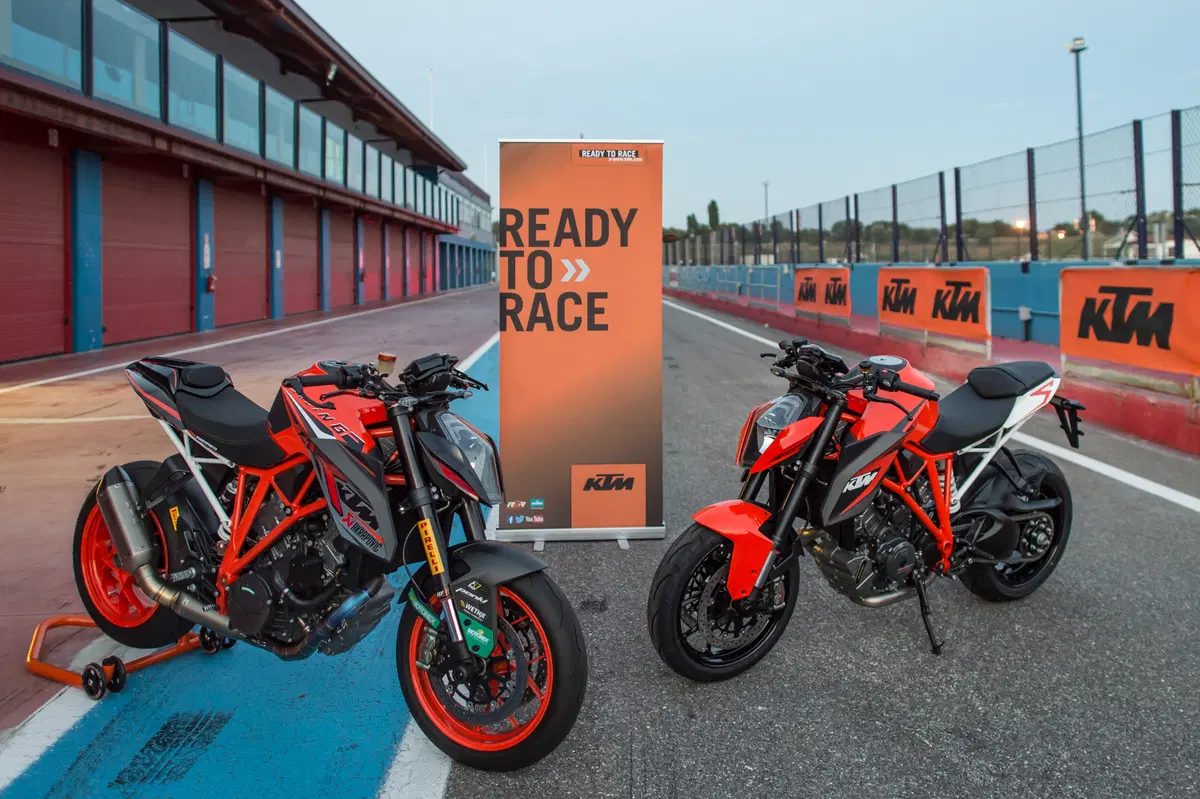 KTM 1290 SuperDuke R Special Powerparts  (3)