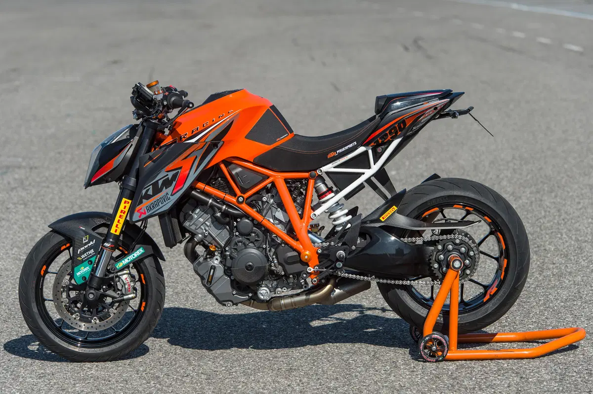 KTM 1290 SuperDuke R Special Powerparts  (7)