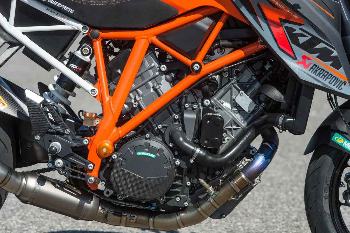 KTM 1290 SuperDuke R Special Powerparts  (12)