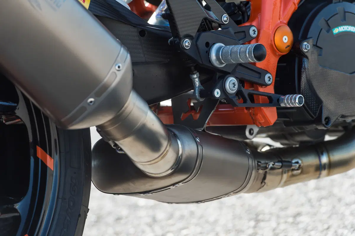 KTM 1290 SuperDuke R Special Powerparts  (14)