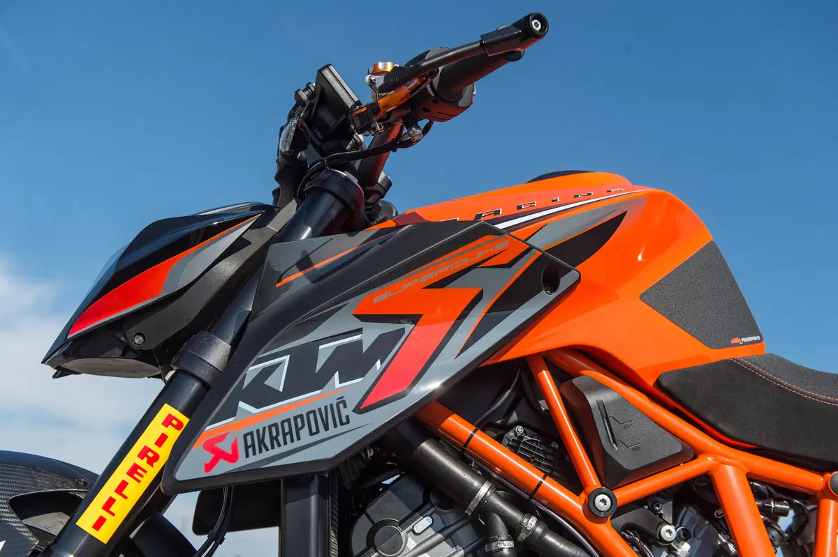 KTM 1290 SuperDuke R Special Powerparts  (24)