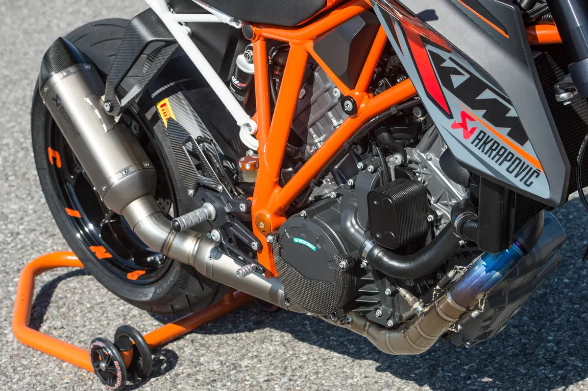 KTM 1290 SuperDuke R Special Powerparts  (25)