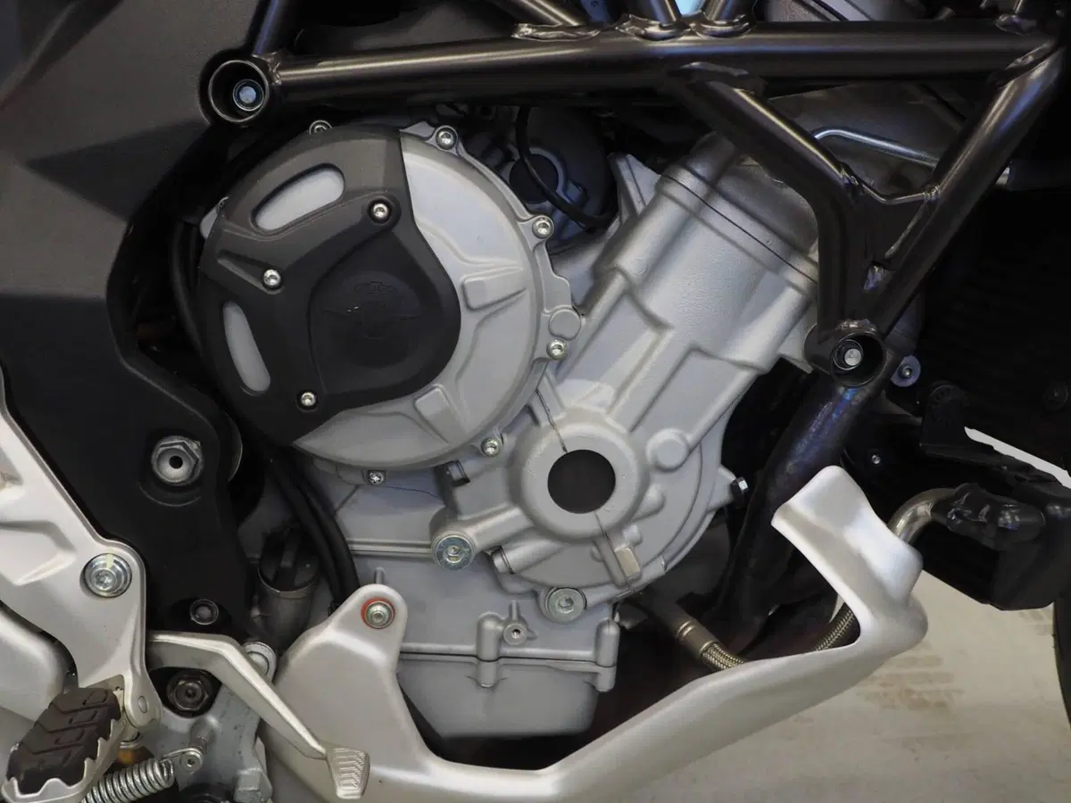 MV Agusta Turismo Veloce 800 (2014 - 16) (4)