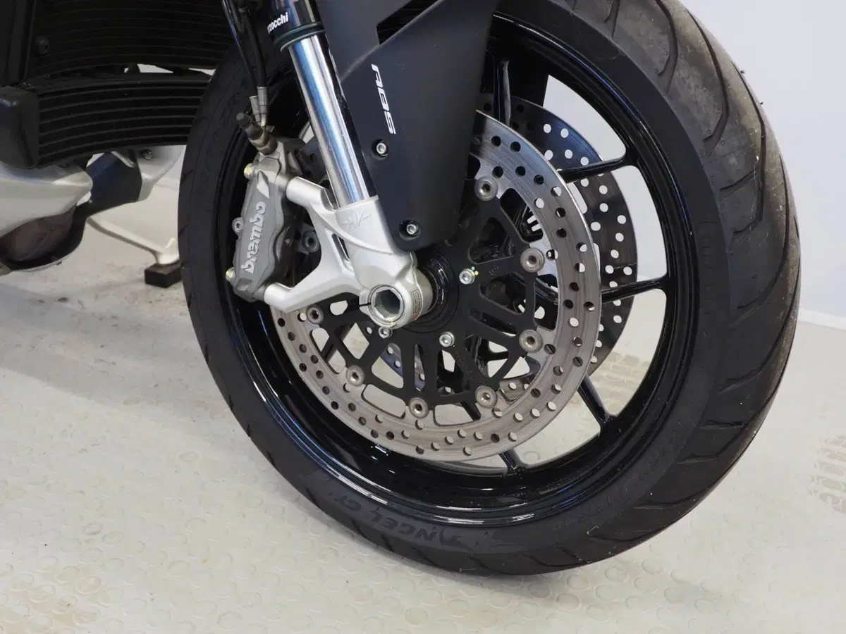 MV Agusta Turismo Veloce 800 (2014 - 16) (6)