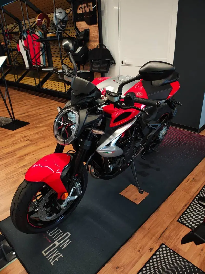 MV Agusta Brutale 801 RR Ottantesimo (2025 - 26) (4)
