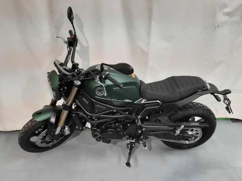 Benelli Leoncino 800 (2022 - 26) (2)