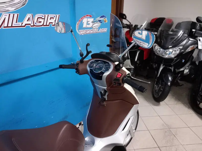 Piaggio Beverly 300 i.e. (2010 - 16) (18)