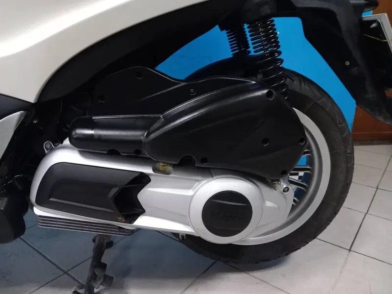 Piaggio Beverly 300 i.e. (2010 - 16) (12)