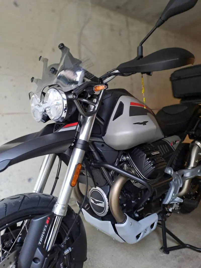 Moto Guzzi V85 TT Travel (2021 - 23) (4)