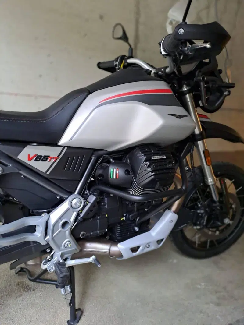 Moto Guzzi V85 TT Travel (2021 - 23) (5)