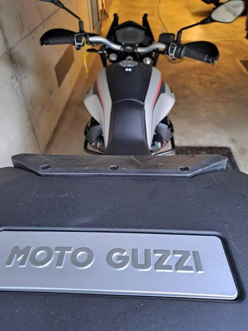 Moto Guzzi V85 TT Travel (2021 - 23) (6)