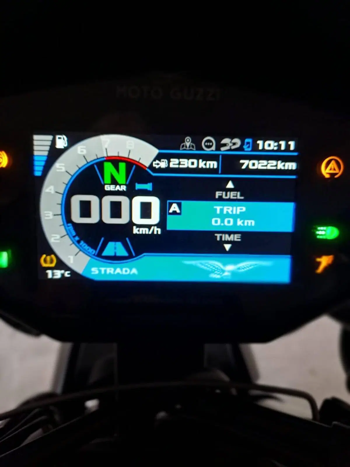 Moto Guzzi V85 TT Travel (2021 - 23) (3)