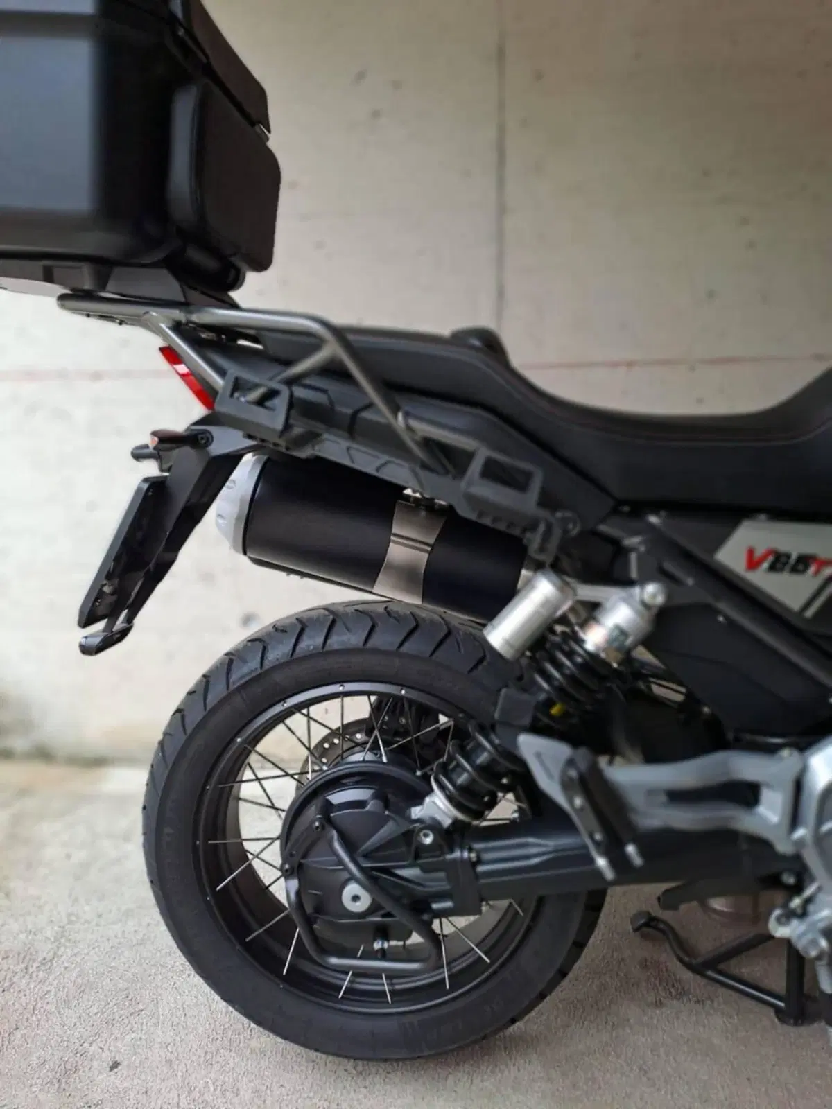 Moto Guzzi V85 TT Travel (2021 - 23) (9)