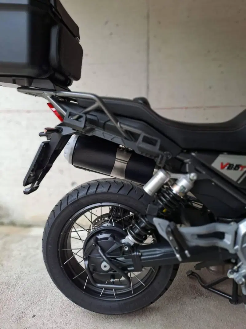 Moto Guzzi V85 TT Travel (2021 - 23) (9)