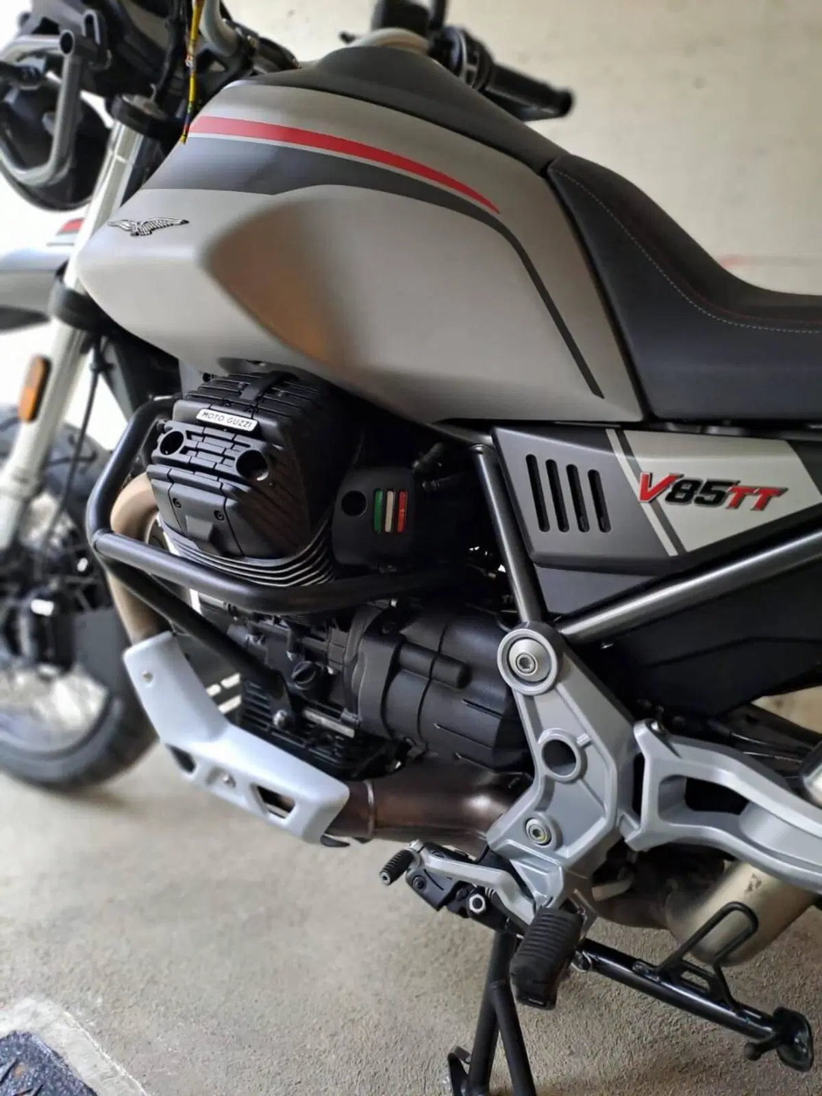 Moto Guzzi V85 TT Travel (2021 - 23) (10)