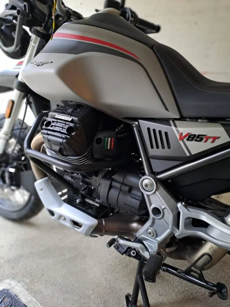 Moto Guzzi V85 TT Travel (2021 - 23) (10)