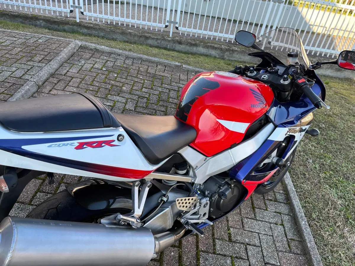 Honda CBR 900 RR Fireblade (2000 - 01) (13)