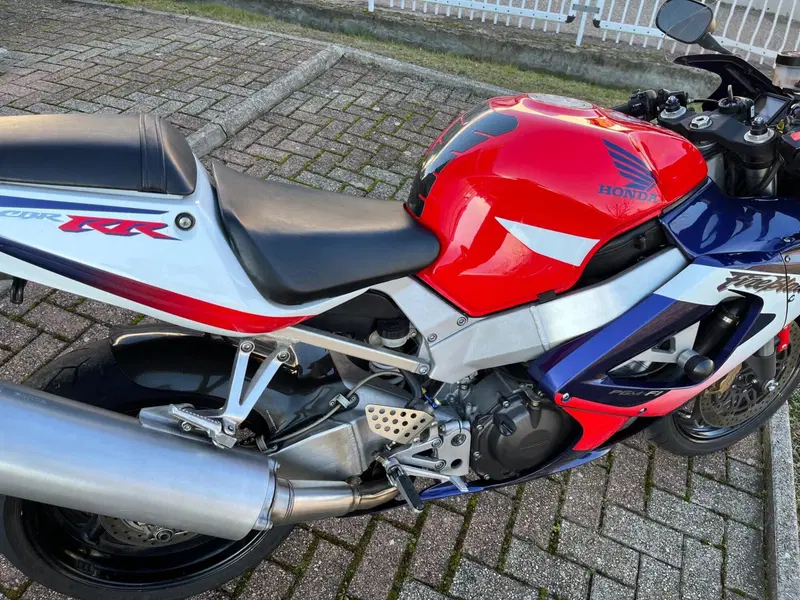 Honda CBR 900 RR Fireblade (2000 - 01) (14)