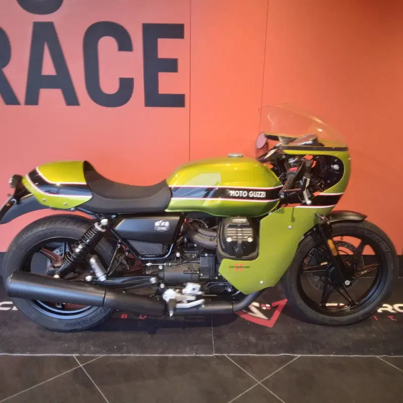 Moto Guzzi V7 Stone (2021 - 24)