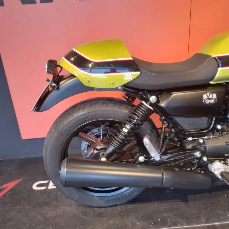 Moto Guzzi V7 Stone (2021 - 24) (5)