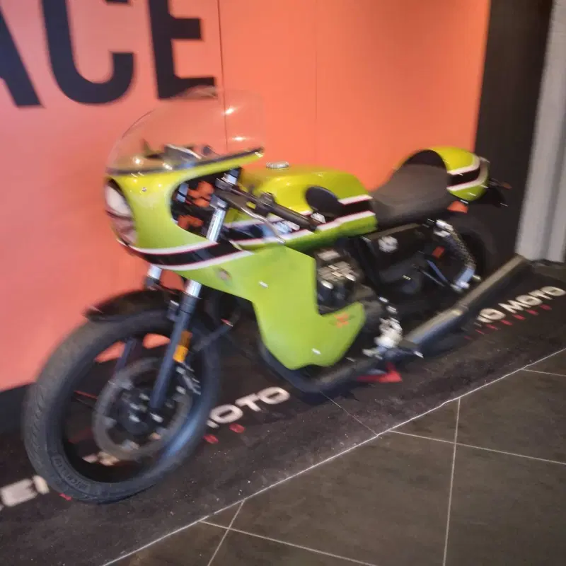 Moto Guzzi V7 Stone (2021 - 24) (11)