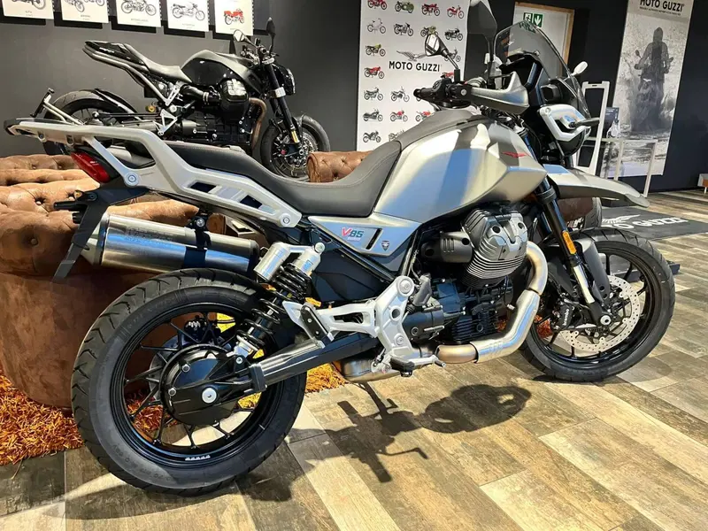 Moto Guzzi V85 Strada (2024 - 26) (2)