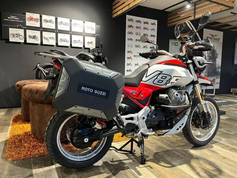 Moto Guzzi V85 TT (2024 - 26) (2)