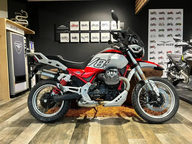 Moto Guzzi V85 TT (2024 - 26) (2)
