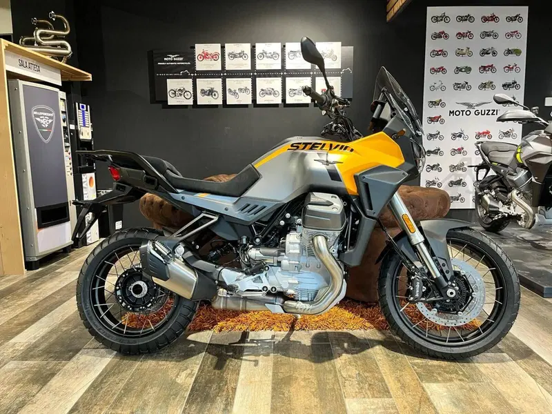 Moto Guzzi Stelvio (2024 - 26)