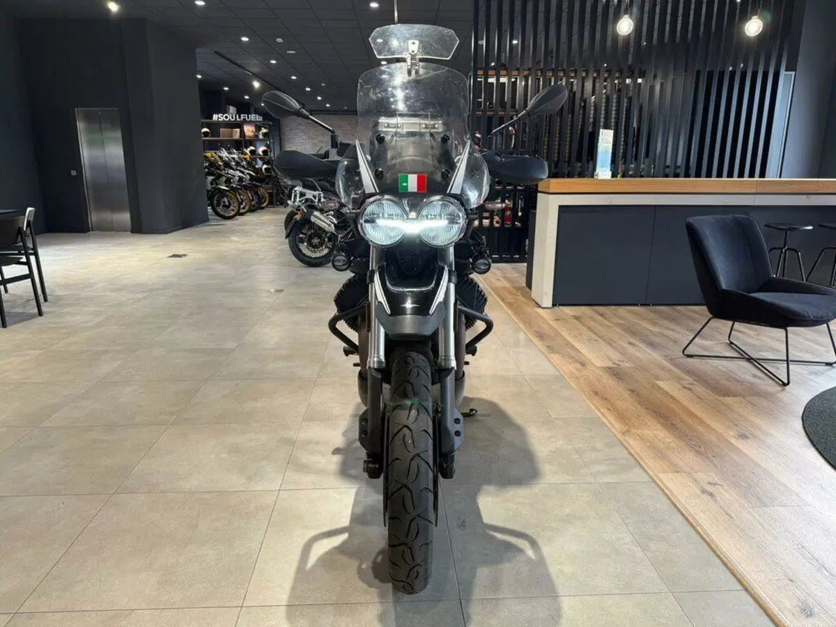 Moto Guzzi V85 TT (2021 - 23) (14)