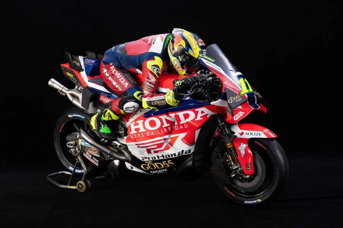 MotoGP 2026. Il team LCR svela le nuove livree: ecco i colori di Johann Zarco e del rookie Diogo Moreira (6)