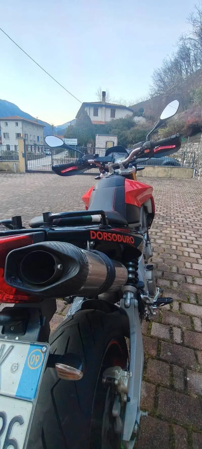 Aprilia Dorsoduro 750 (2009 - 14) (7)