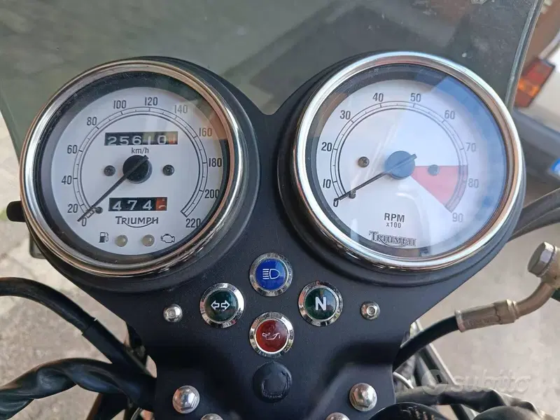 Triumph Thruxton 900 (2004 - 15) (4)